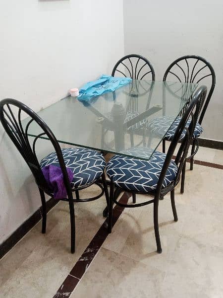 dining table in used condition 4 chair 3