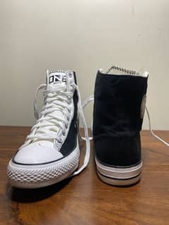 stylish boots like nike no faults its new real price: 10000