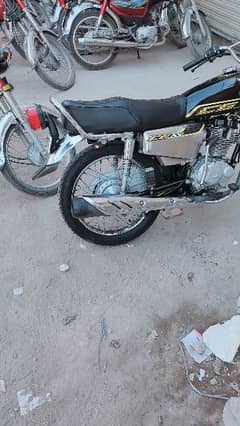 aoa kisy ha sub bahi honda CG 125 bike for sale first hand use 0