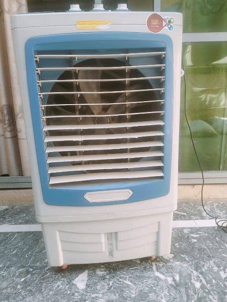Air cooler with in two bottles ice 1