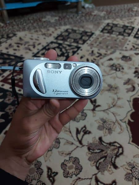 SONY CYBERSHOT DSC P8 3.2 MEGAPIXEL CAMERA ORIGINAL JAPANI  FOR SALE 0