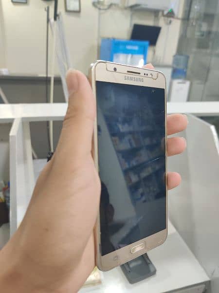Samsung galaxy J7 (2016) 3