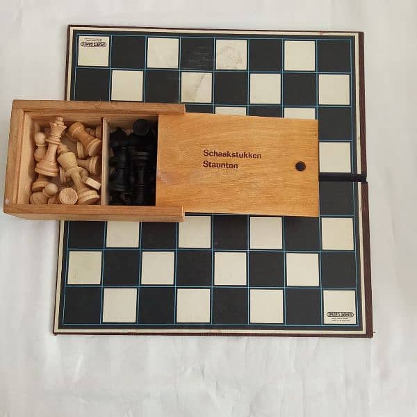 Imported Chess Set 0