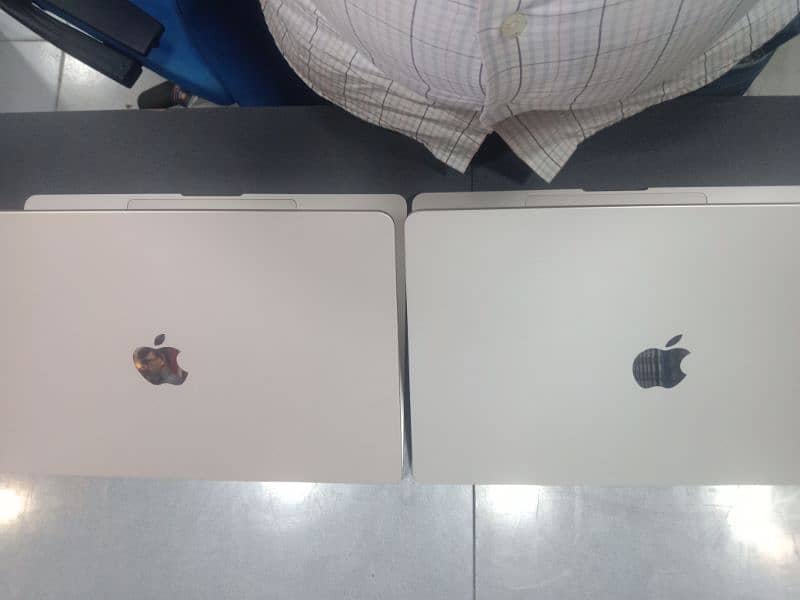 Apple MacBook Air 15 inch M3 8gb 256gb as Starlight 0