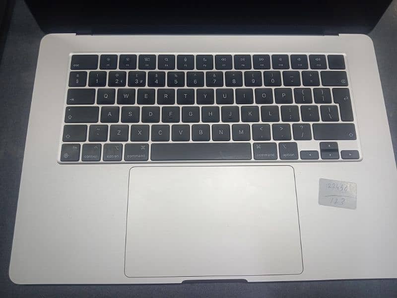 Apple MacBook Air 15 inch M3 8gb 256gb as Starlight 7