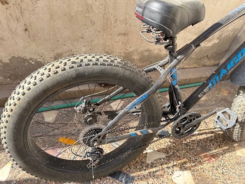 Maigoo fat tire bike brand new condition 1
