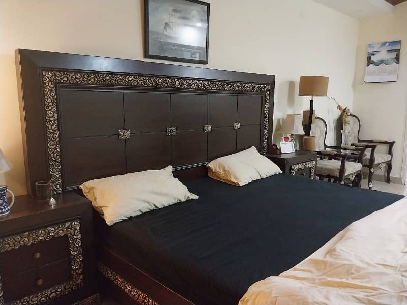 1BED FURNISHED APORTMENT IS AVAILABLE FOR SALE IN SECTOR B BAHRIA TOWN LAHORE 4