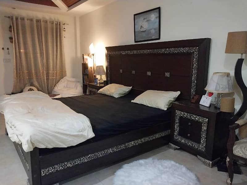 1BED FURNISHED APORTMENT IS AVAILABLE FOR SALE IN SECTOR B BAHRIA TOWN LAHORE 10