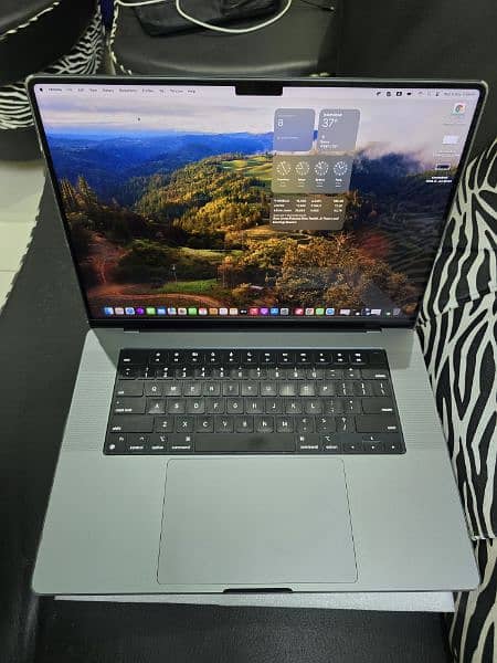Apple macbook pro 16.2 inch M1 2021 space grey 0