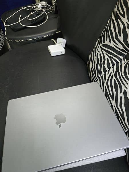 Apple macbook pro 16.2 inch M1 2021 space grey 1