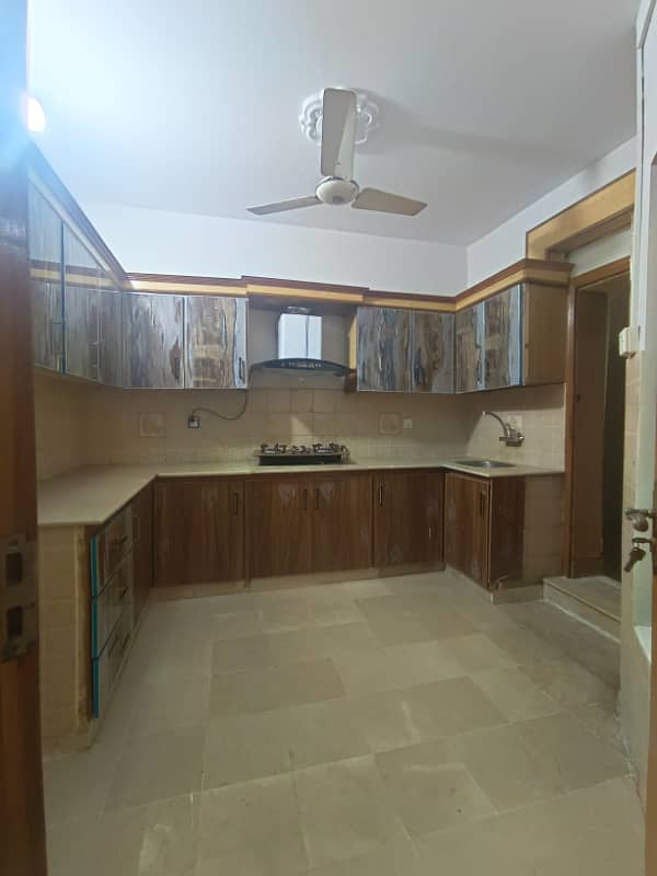 30x60,Triple Story House for Sale with 6 bedrooms in G-13, Islamabad 10