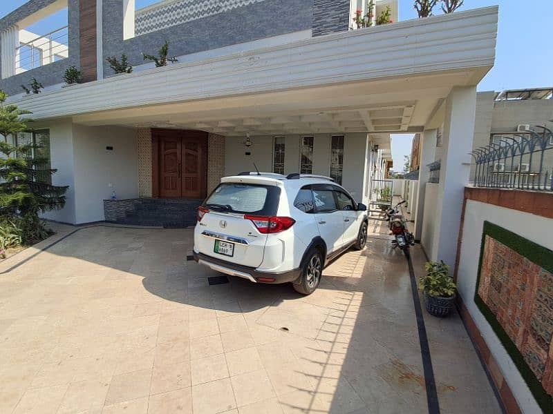 "Prime DHA Phase 7 Rental: 1 Kanal House with Basement at 3.5 Lac" 1