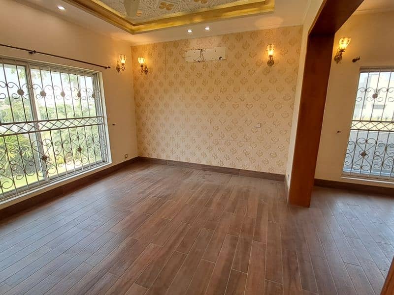 "Prime DHA Phase 7 Rental: 1 Kanal House with Basement at 3.5 Lac" 5
