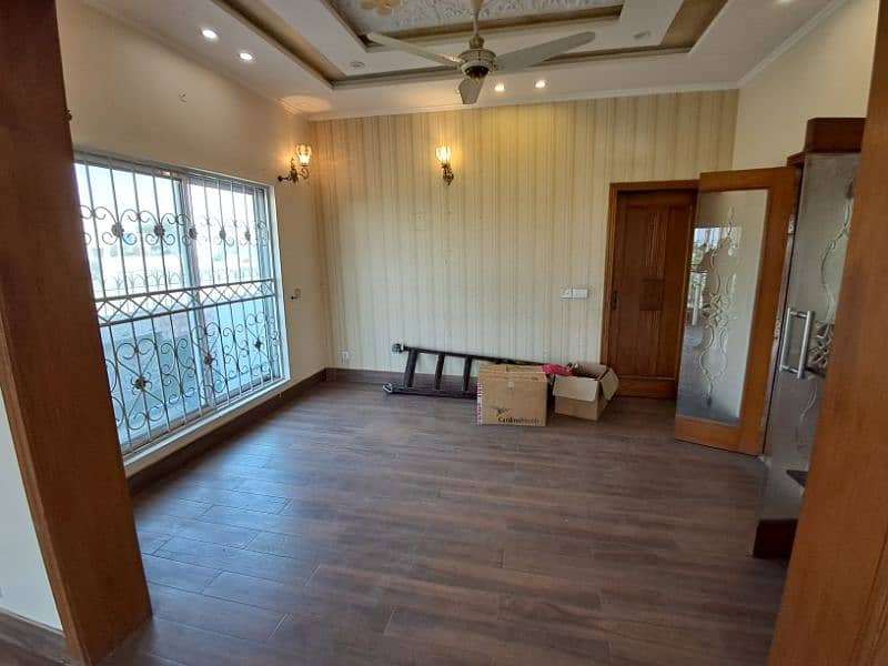 "Prime DHA Phase 7 Rental: 1 Kanal House with Basement at 3.5 Lac" 6