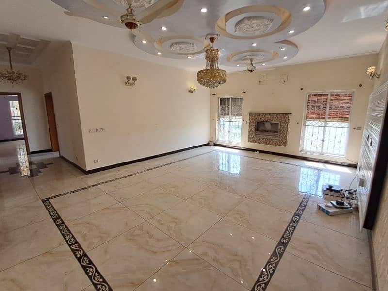 "Prime DHA Phase 7 Rental: 1 Kanal House with Basement at 3.5 Lac" 9