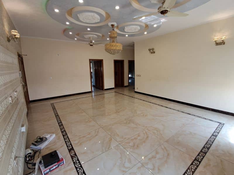 "Prime DHA Phase 7 Rental: 1 Kanal House with Basement at 3.5 Lac" 10
