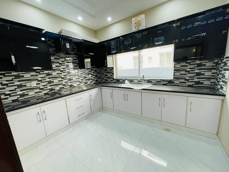 10 Marla Like Brand New Luxury House Available For Rent In Bahria Town Lahore. 10