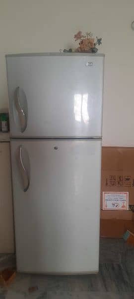 LG NO FROST REFRIGERATOR TWO DOORS IN GOOD RUNNING CONDITION FOR SALE. 0