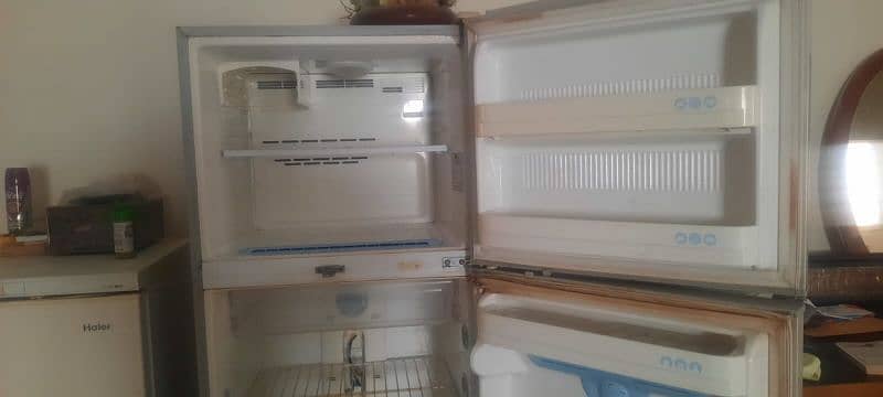 LG NO FROST REFRIGERATOR TWO DOORS IN GOOD RUNNING CONDITION FOR SALE. 1
