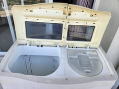 cyclone washing machine with spinner
