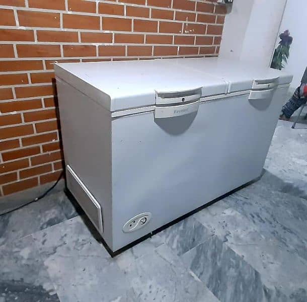 Waves double door refrigerator and freezer available in new condition 6