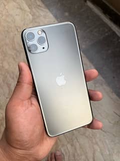 IPhone 11 Pro Max 256 gb waterpack condition 10/9.5