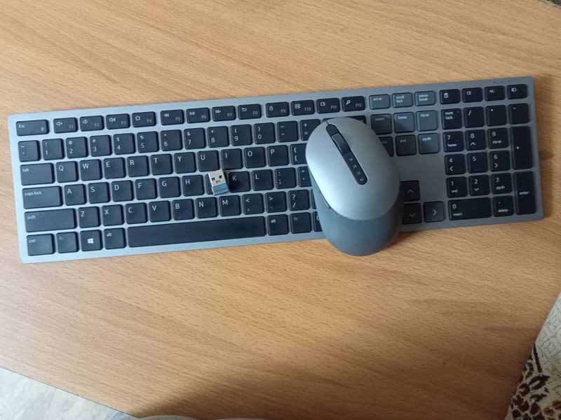 Dell Premier Multi-Device KM7321W - Keyboard and mouse 1