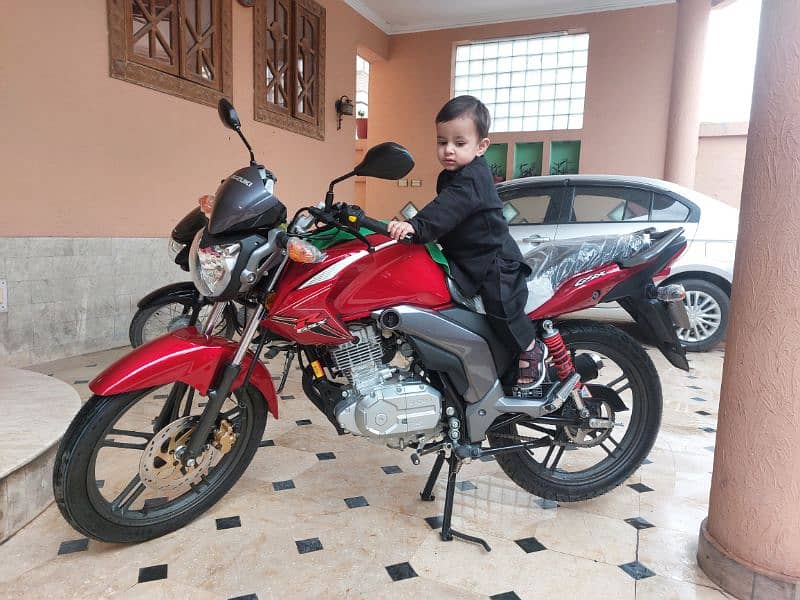 Suzuki GSx-125R (Cocktail Red) Model 2023 4