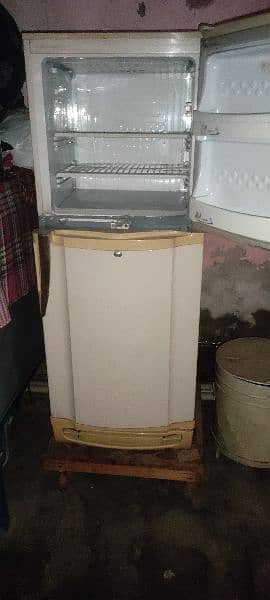 PEL refrigerator for sale only in 30000 0