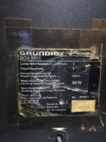 GRUNDIG BOX 5600  8" speaker   3 way made in germany 1