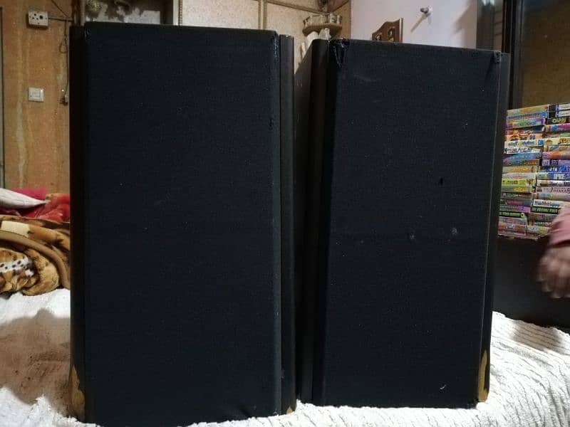 GRUNDIG BOX 5600  8" speaker   3 way made in germany 3