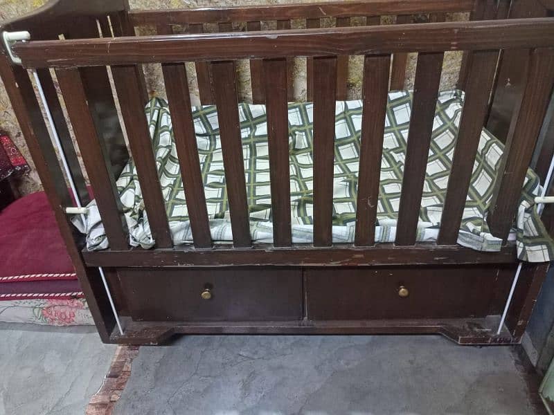 baby cot 10/10;condition 0