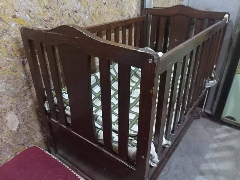 baby cot 10/10;condition 3