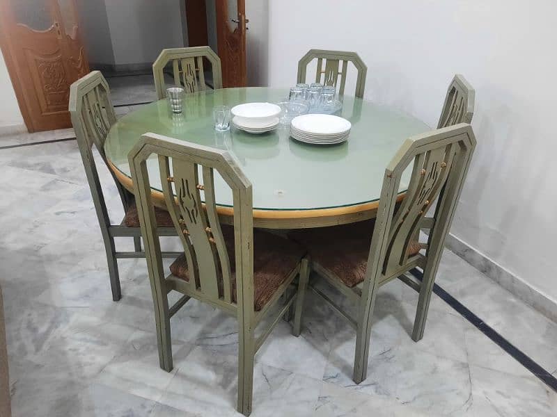 Round Table 5x5 with 6 wood chairs 0