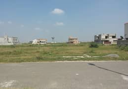 DHA PHASE 8, BLOCK Z3, 10 MARLA PLOT FOR SALE