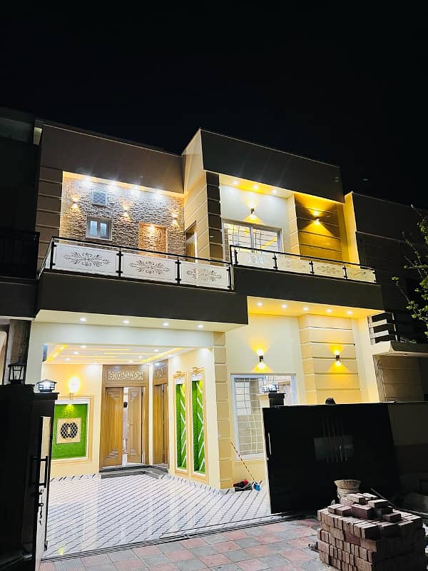 6 marla brand new designer house available for sale in bahria town phase 8 sector E1 1