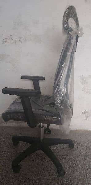 Comfortable recliner mesh chair. 2