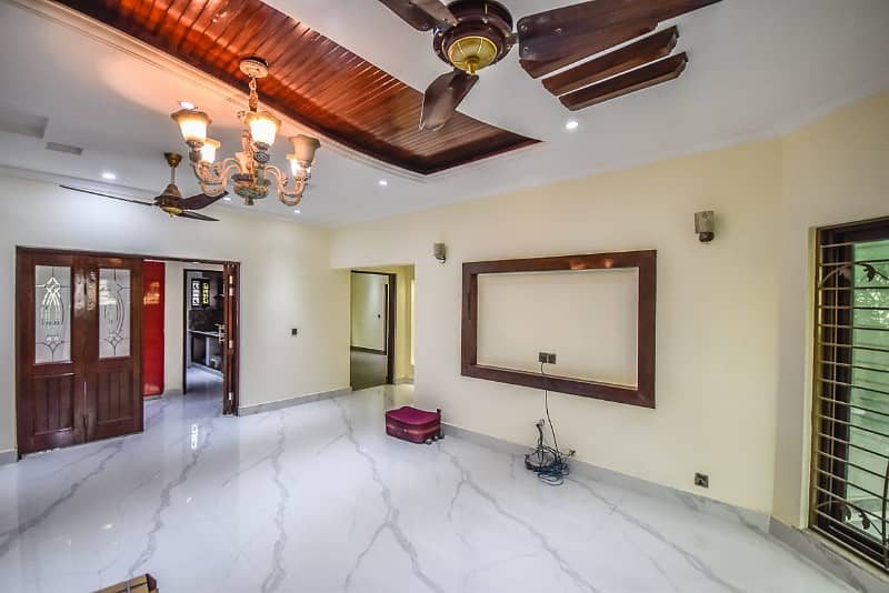 Dha Lahore 1 Kanal Mazhar Munir Design House With 100% Original Pics Available For Rent 22