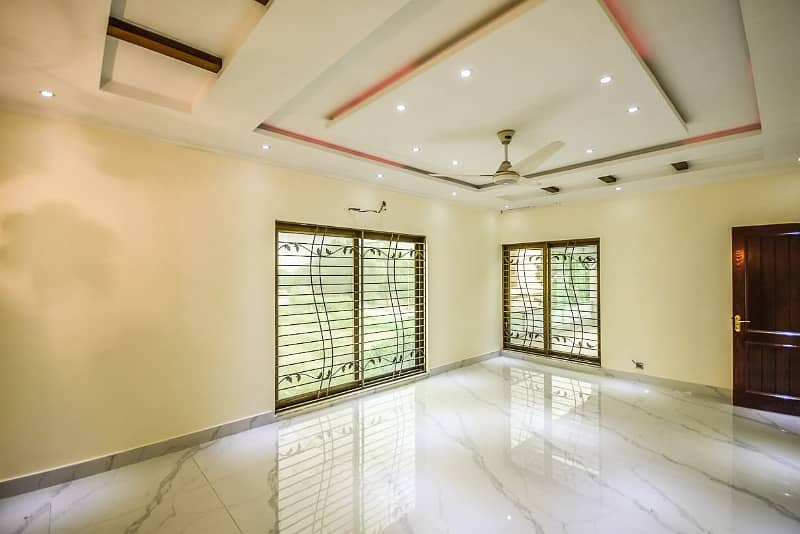 Dha Lahore 1 Kanal Mazhar Munir Design House With 100% Original Pics Available For Rent 41