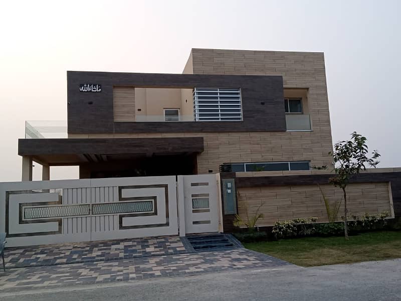 Dha Lahore 1 Kanal Brand New Mazhar Munir Design House With 100% Original Pics Available For Rent 0