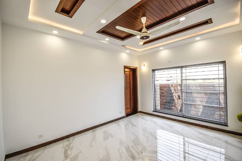 Dha Lahore 1 Kanal Brand New Mazhar Munir Design House With 100% Original Pics Available For Rent 4