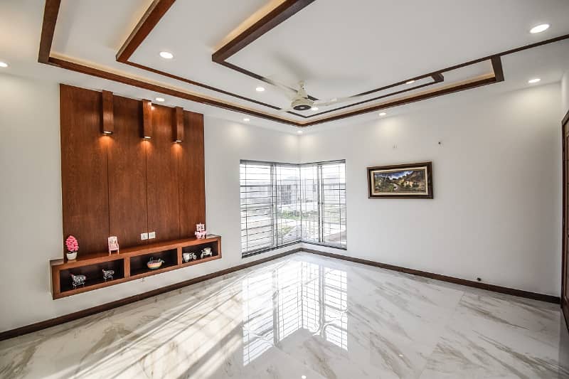 Dha Lahore 1 Kanal Brand New Mazhar Munir Design House With 100% Original Pics Available For Rent 17