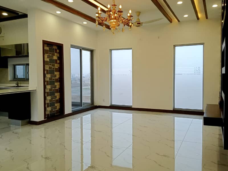 Dha Lahore 1 Kanal Brand New Mazhar Munir Design House With 100% Original Pics Available For Rent 25