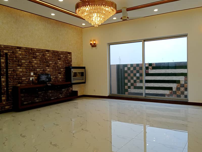 Dha Lahore 1 Kanal Brand New Mazhar Munir Design House With 100% Original Pics Available For Rent 35
