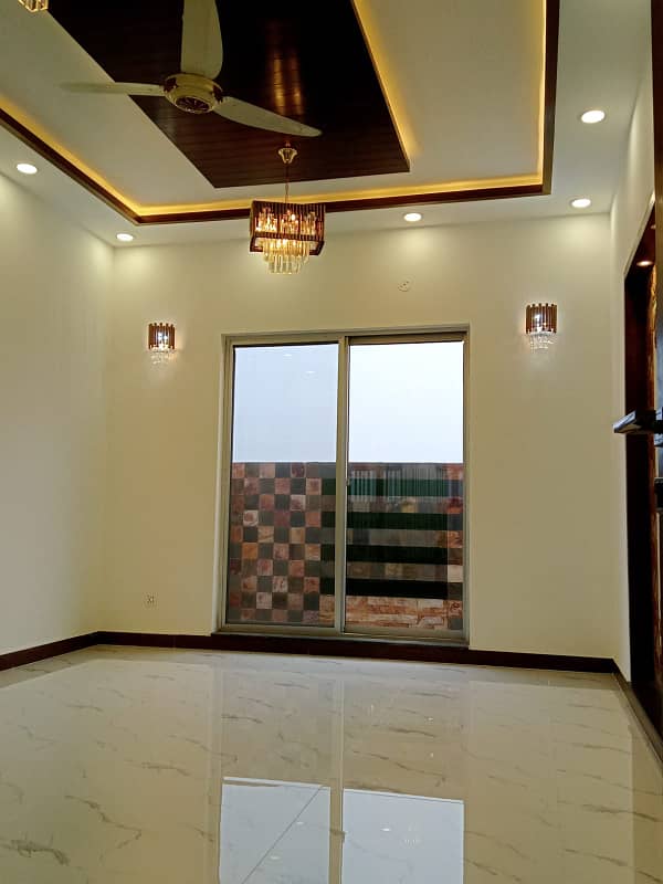 Dha Lahore 1 Kanal Brand New Mazhar Munir Design House With 100% Original Pics Available For Rent 39