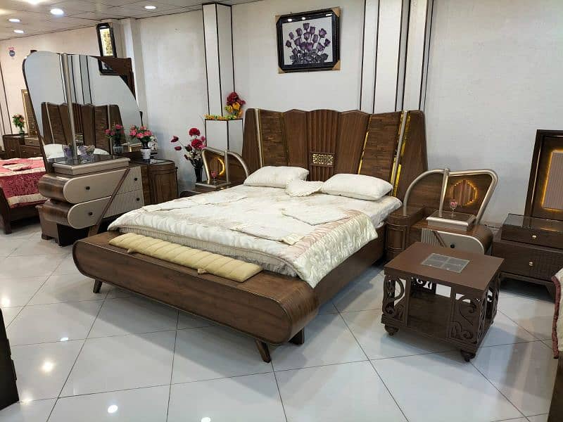 King size bed. tow side tables withe dressing 1