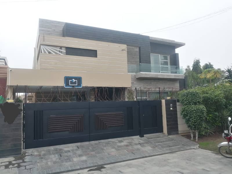 D H A Lahore 1 Kanal Mazher Munir Design House With 100% Original Pics Available For Rent 0