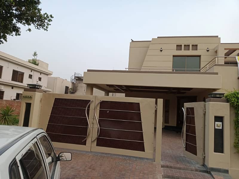 D H A Lahore 1 kanal Owner Build Design House with 100% Original pics available for Rent 6