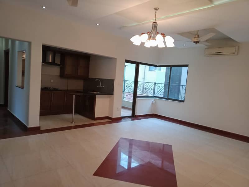 D H A Lahore 1 kanal Owner Build Design House with 100% Original pics available for Rent 11