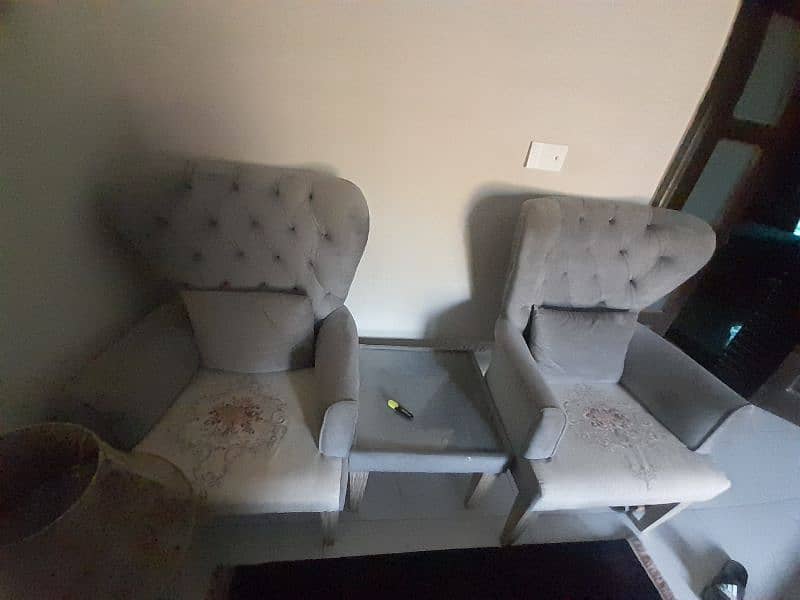room chairs with table 2